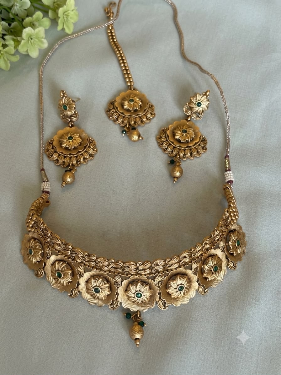 Traditional Antique Gold Floral Choker Necklace Set with Earrings