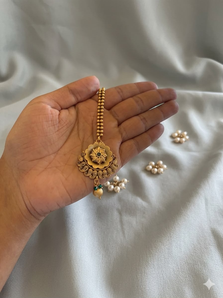 Traditional Antique Gold Floral Choker Necklace Set with Earrings - thumbnail 4