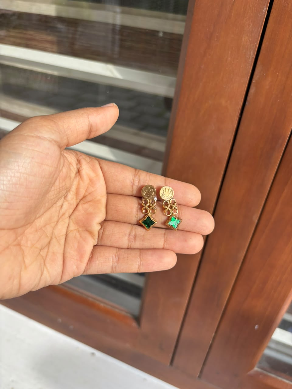 Traditional Antique Kasu (Coin) Emerald & Ruby Necklace Set - thumbnail 2