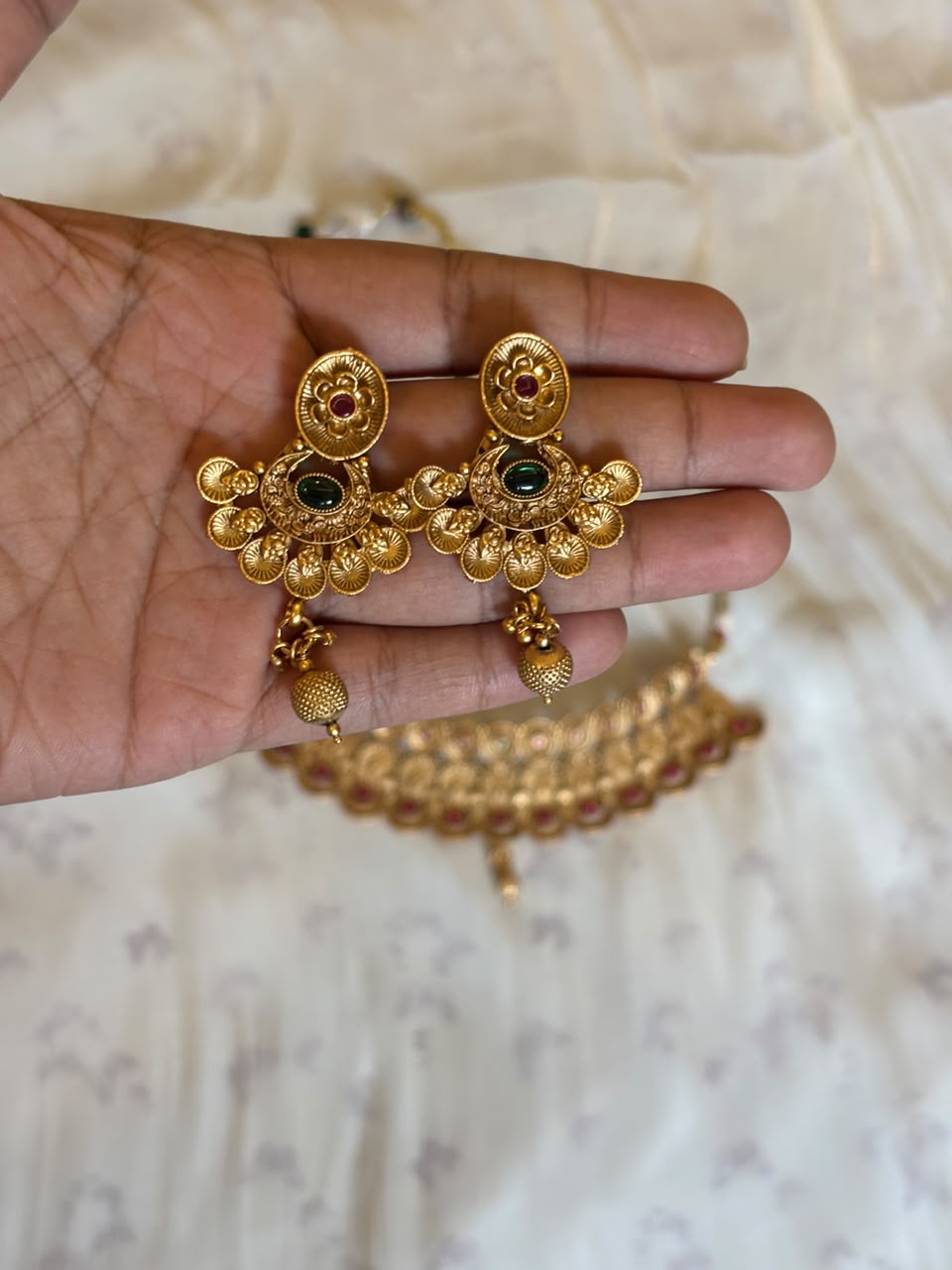 Traditional Antique Gold Floral Choker Necklace Set with Ruby Stone Detailing - thumbnail 2