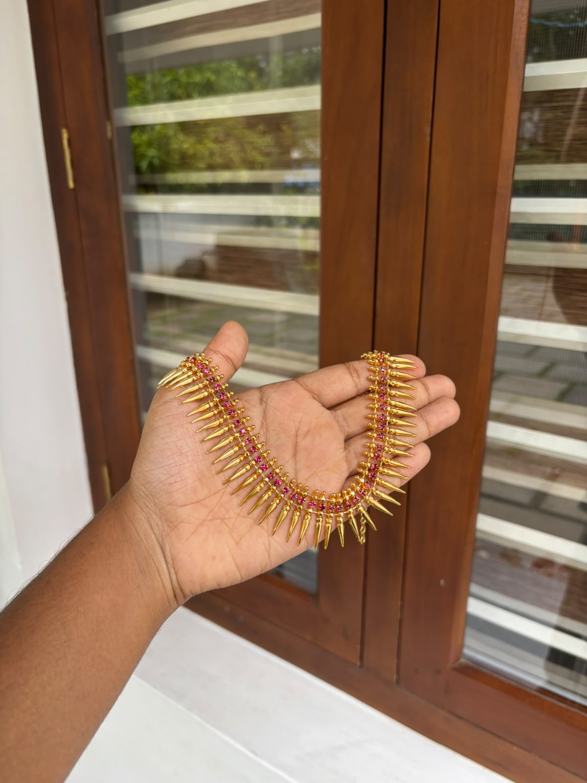 Rani Gulabi Kundan Spike Necklace - thumbnail 2
