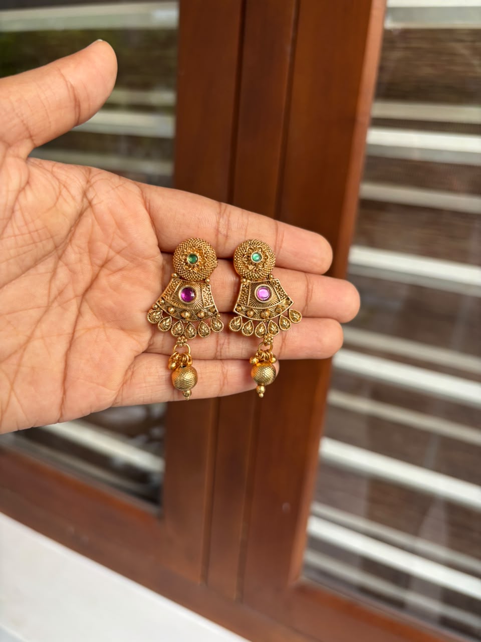 Antique Temple Choker Necklace Set - thumbnail 3